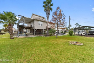 Waterfront living at its best! This well-maintained, fully - photo 25