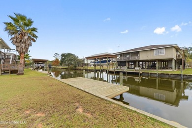 Waterfront living at its best! This well-maintained, fully - photo 26