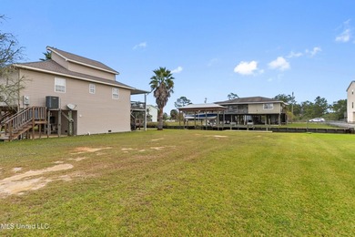 Waterfront living at its best! This well-maintained, fully - photo 27