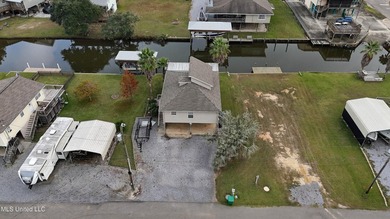 Waterfront living at its best! This well-maintained, fully - photo 28