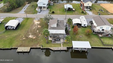 Waterfront living at its best! This well-maintained, fully - photo 32