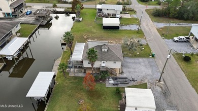 Waterfront living at its best! This well-maintained, fully - photo 34