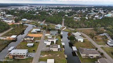 Waterfront living at its best! This well-maintained, fully - photo 37