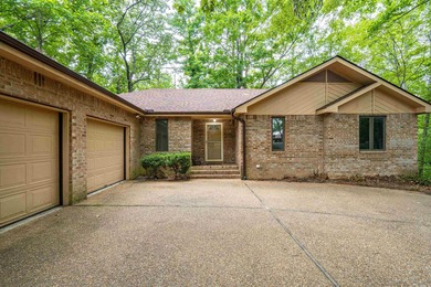 Lake Hamilton Home For Sale in Hot Springs Arkansas