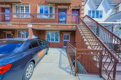 This stunning condo apartment features a formal layout with 3 - photo 2