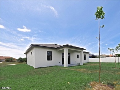 New Construction in Cape Coral! Beautiful single-family home - photo 2
