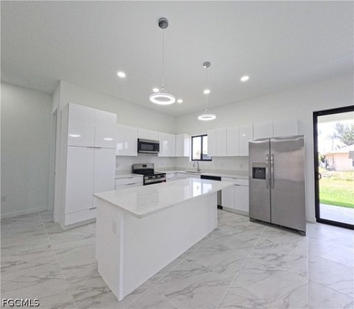 New Construction in Cape Coral! Beautiful single-family home - photo 7