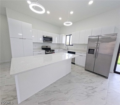 New Construction in Cape Coral! Beautiful single-family home - photo 8