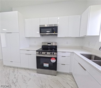New Construction in Cape Coral! Beautiful single-family home - photo 10