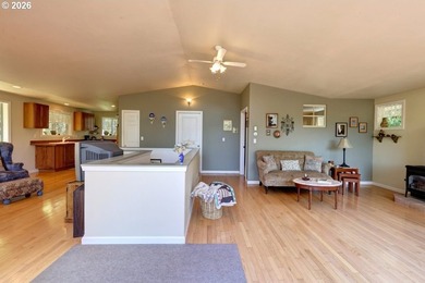 Secluded yet close to the Beach! Bright, light and airy two - photo 12
