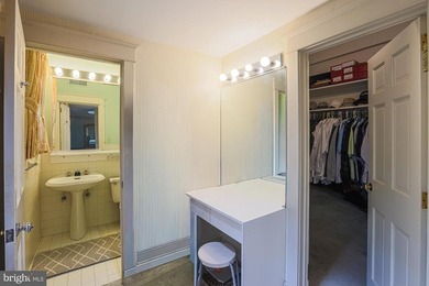 Bright and spacious condo in a luxury building offering over 2 - photo 14