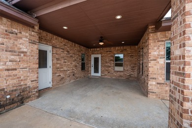 Welcome home to this charming retreat tucked into an established - photo 28