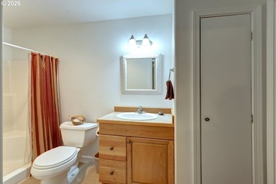 Secluded yet close to the Beach! Bright, light and airy two - photo 28