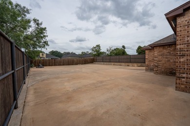 Welcome home to this charming retreat tucked into an established - photo 31