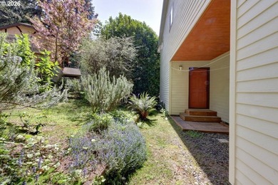 Secluded yet close to the Beach! Bright, light and airy two - photo 34