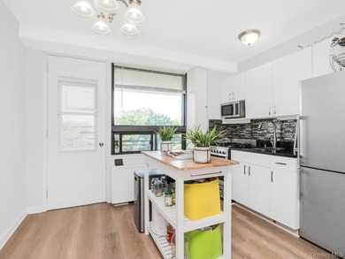 Welcome home to The Windsors which is located in a prime - photo 1