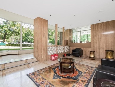 Welcome home to The Windsors which is located in a prime - photo 6