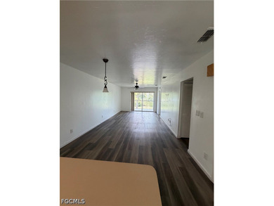 Beautiful 2-bedroom, 2-bathroom condo located on the second - photo 9