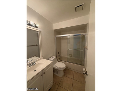 Beautiful 2-bedroom, 2-bathroom condo located on the second - photo 10