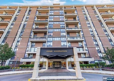 Beautiful two bedroom one bath upsplit bi-level apartment with - photo 1
