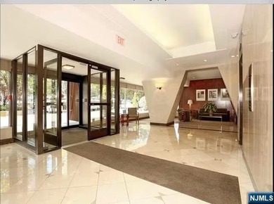 Beautiful two bedroom one bath upsplit bi-level apartment with - photo 2