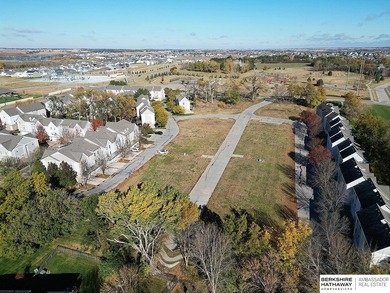 Rare opportunity in established NW area. 58 Villa/Condos style - photo 16