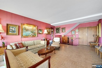 Beautiful two bedroom one bath upsplit bi-level apartment with - photo 6