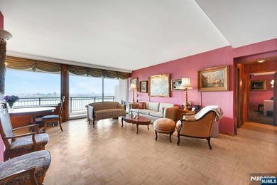 Beautiful two bedroom one bath upsplit bi-level apartment with - photo 8
