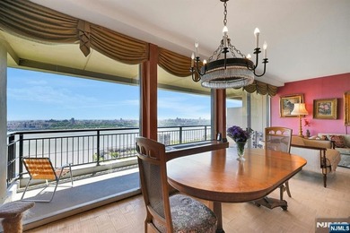 Beautiful two bedroom one bath upsplit bi-level apartment with - photo 9