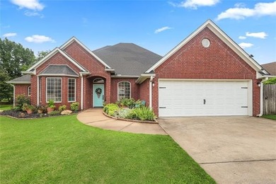 Located in the highly sought-after Plainview School District - photo 1