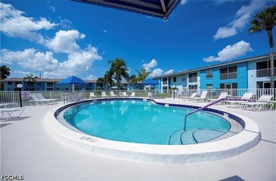 Beautiful 2-bedroom, 2-bathroom second-floor condo conveniently - photo 2