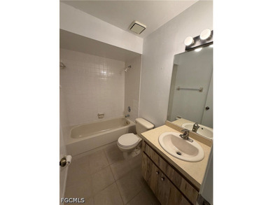 Beautiful 2-bedroom, 2-bathroom second-floor condo conveniently - photo 9