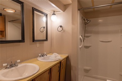 Discover the perfect blend of country privacy and town - photo 11