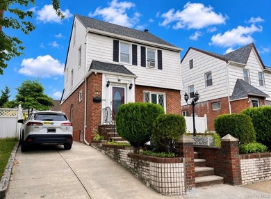 Beautiful 3-story Colonial single-family home in the heart of - photo 2