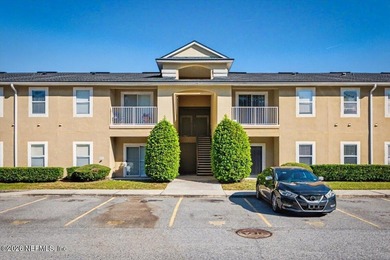 Move-in ready 2BR/2BA first-floor condo in gated Willow Ridge! - photo 2
