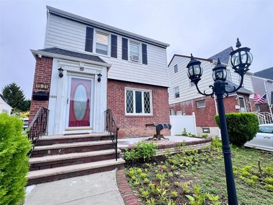 Beautiful 3-story Colonial single-family home in the heart of - photo 3