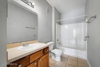 Move-in ready 2BR/2BA first-floor condo in gated Willow Ridge! - photo 5