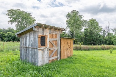 Discover the perfect blend of country privacy and town - photo 17
