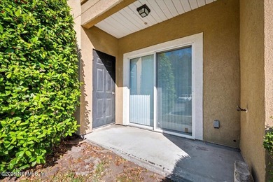 Move-in ready 2BR/2BA first-floor condo in gated Willow Ridge! - photo 8