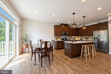 Gorgeous Leyland Park Rambler w/loft is move-in ready for you! - photo 29