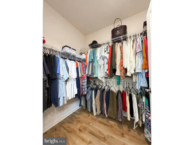 Gorgeous Leyland Park Rambler w/loft is move-in ready for you! - photo 37
