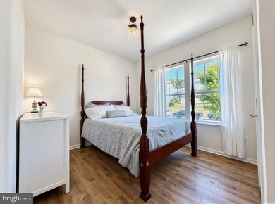 Gorgeous Leyland Park Rambler w/loft is move-in ready for you! - photo 45