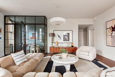 Some apartments have views. This one has a moving picture - photo 1