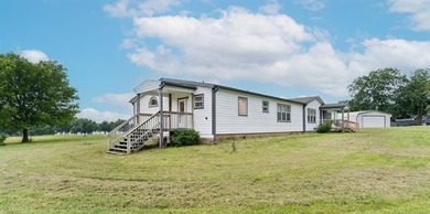 Discover the perfect blend of lake living, recreation, and - photo 2