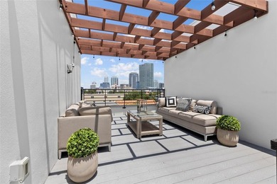 Urban Luxury Meets Modern Convenience in the heart of Downtown - photo 3