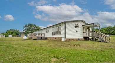 Discover the perfect blend of lake living, recreation, and - photo 3