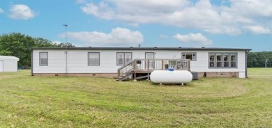 Discover the perfect blend of lake living, recreation, and - photo 4