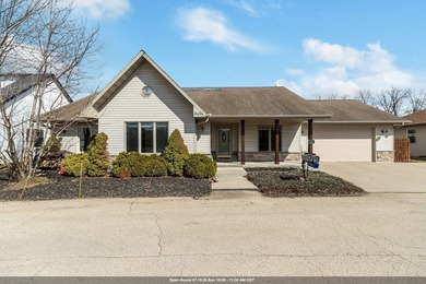 Lake Winneconne Home For Sale in Winneconne Wisconsin