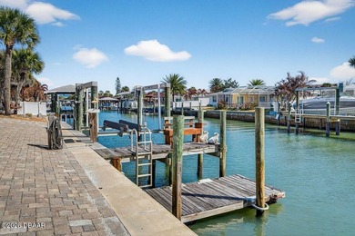 Live the ultimate coastal boating lifestyle in this beautifully - photo 3