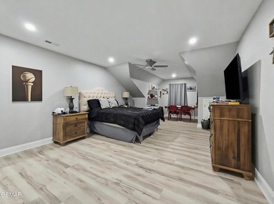 Beautifully updated 4-bedroom home in the heart of Seymour with - photo 24